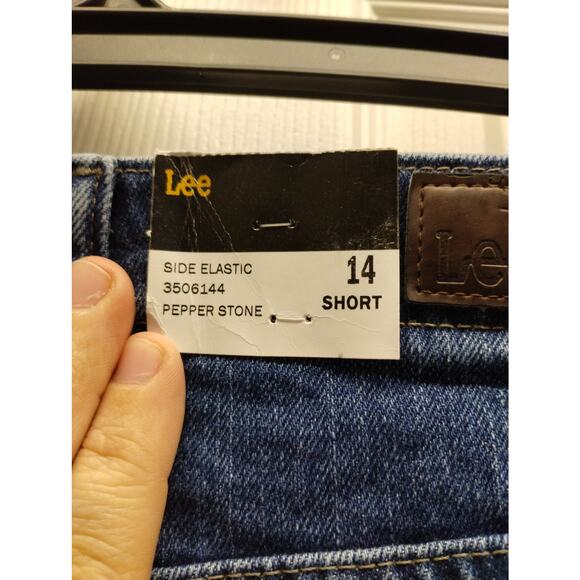 Lee NWT Women's Size 14 Short Relaxed Side Elastic High Rise Tapered Leg Jeans - Picture 8 of 8